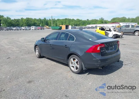 2013 Volvo S60 T5 z USA, uszkodzony, nr VIN YV1612FH2D2206523